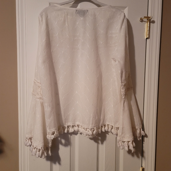 NWOT Karen Kane Blouse with Bell Sleeves & Crochet on Sleeves and Front Size M - Picture 2 of 4
